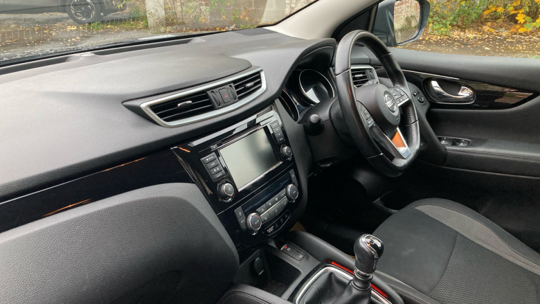 Nissan Qashqai 1.3 DiG-T Acenta Premium 5dr Petrol Hatchback